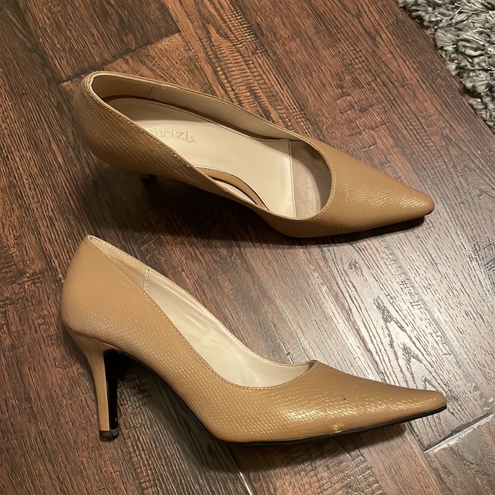 Cabrizi tan/gold heels size 8.5